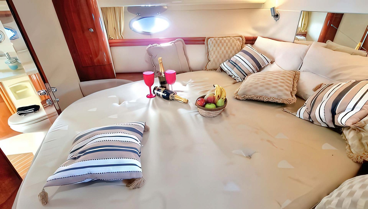 Аренда яхты Fairline Phantom 43 на Миконосе